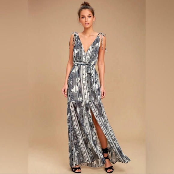 Lulu’s Mystical moment grey printed maxi dress size medium cocktail party - Picture 3 of 3